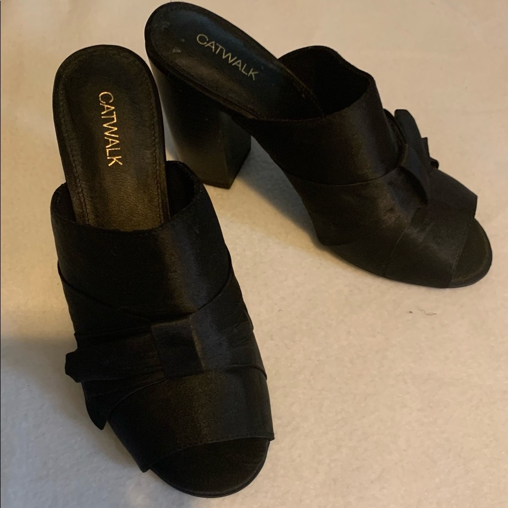 Cat Walk Slide-on Black Shoes! Side 6.5- Cute!